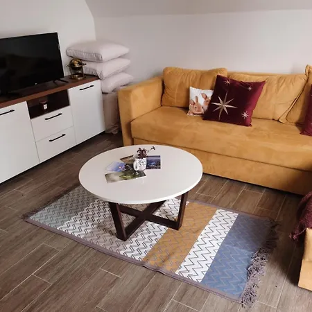 Tara 1395 Altitude Chalet *